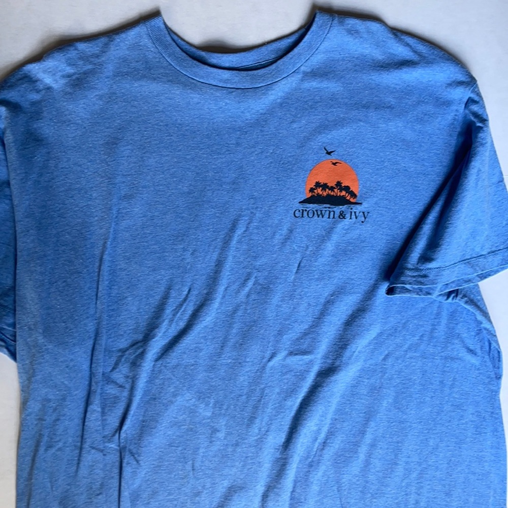 XL Crown and Ivy T-shirt